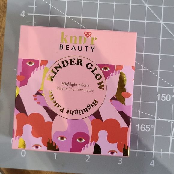 KNDR BEAUTY Kinder Glow Highlight Palette - Picture 2 of 6